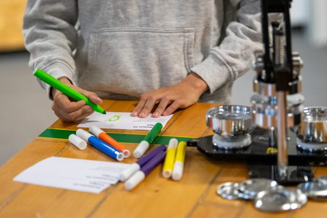 Tegning af motiv til badge